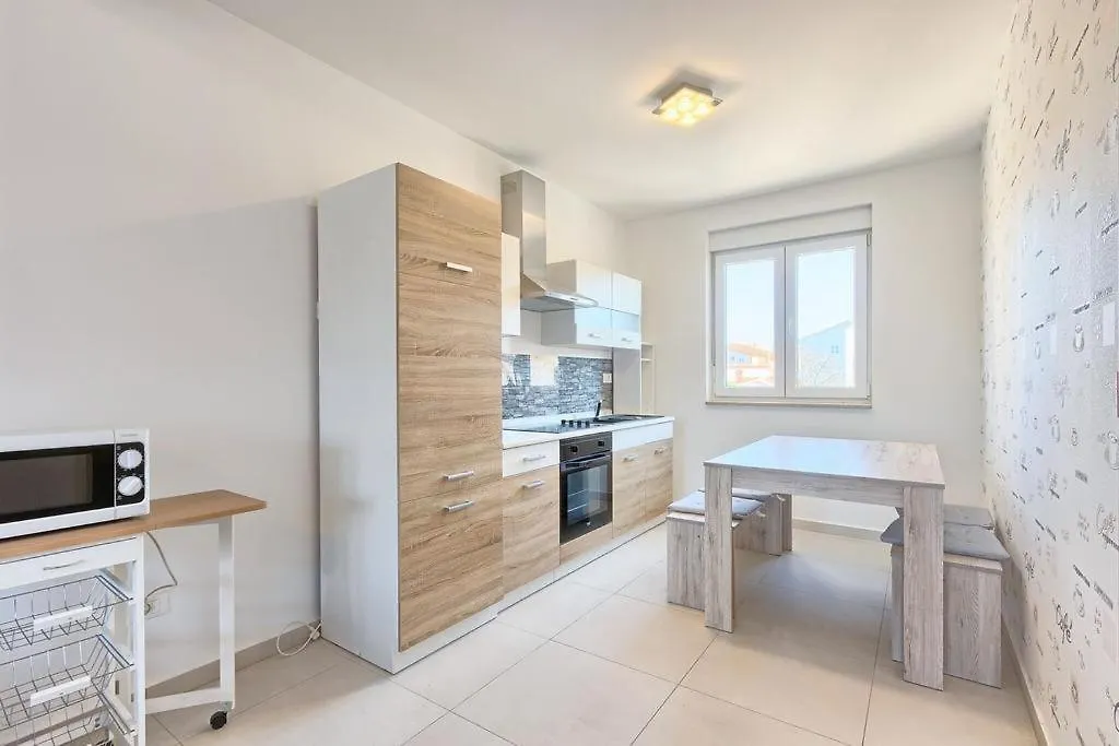 Lovely Fazana Apartments 400M From The Sea 0*,