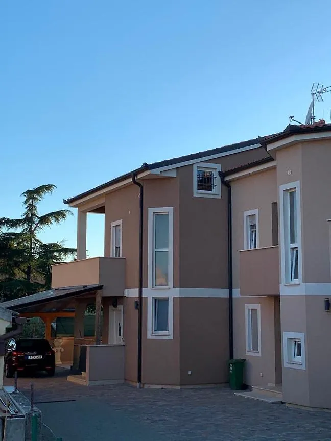 Lovely Fazana Apartments 400M From The Sea
