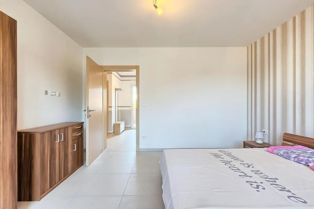 Lovely Fazana Apartments 400M From The Sea