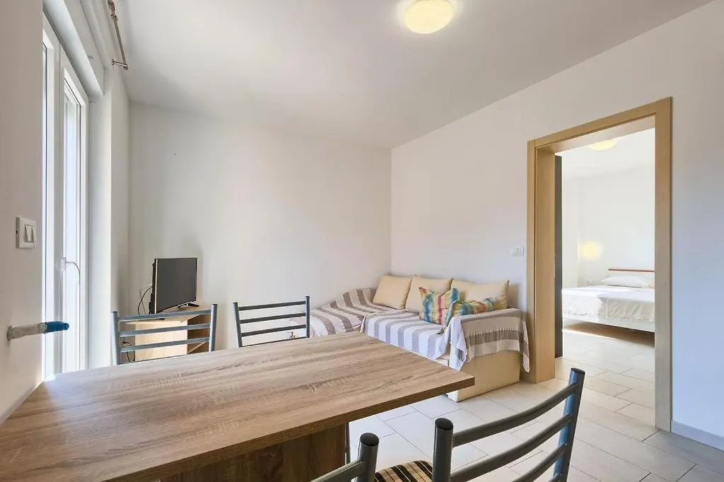Lovely Fazana Apartments 400M From The Sea